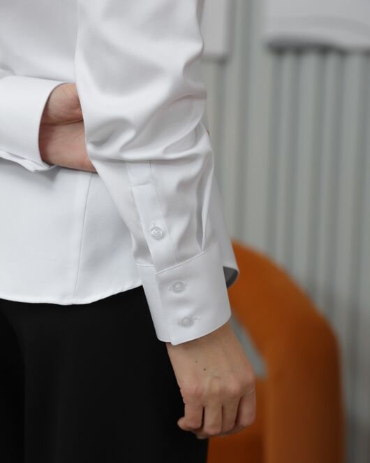 Рубашка хлопковая белая с манжетой под пуговицы 8874 от byME 