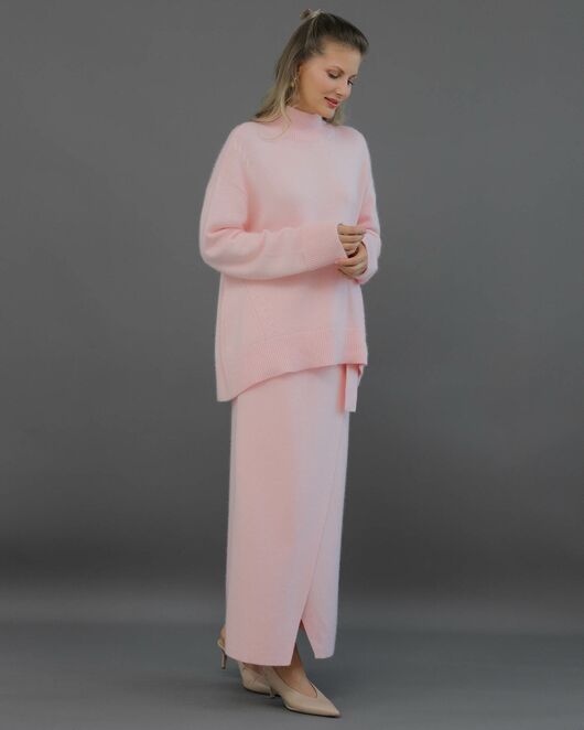 Свитер из шерсти с ангорой в розовом цвете от byME 