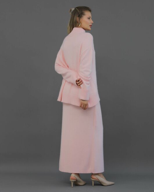 Свитер из шерсти с ангорой в розовом цвете от byME 