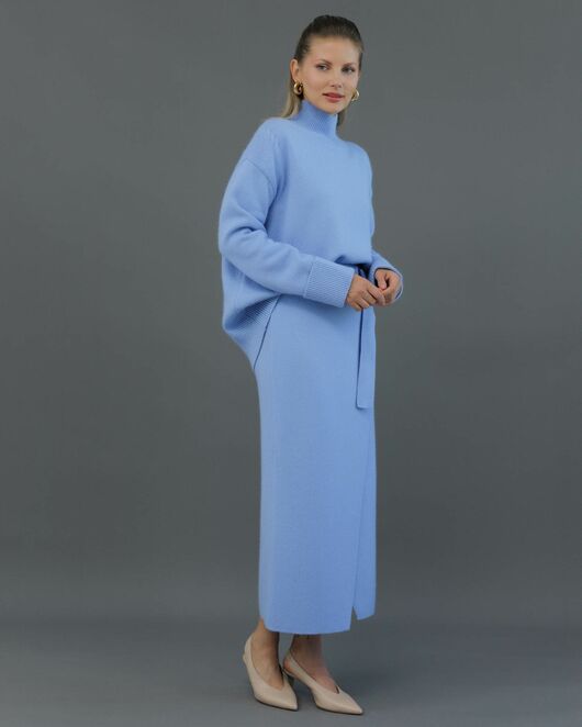 Свитер из шерсти с ангорой в васильковом цвете от ByME 