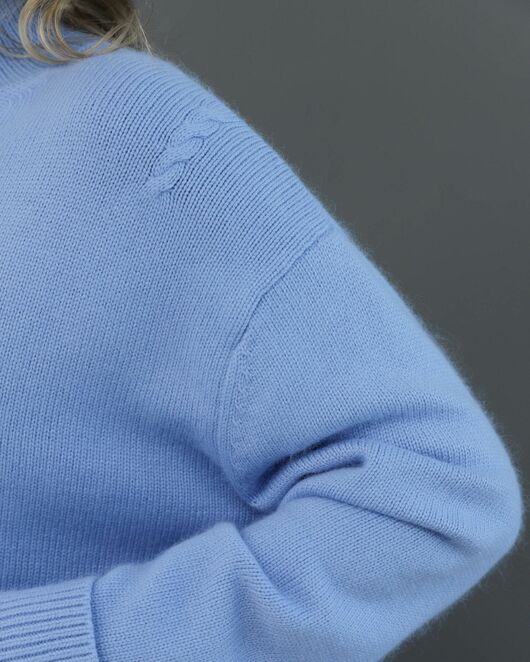 Свитер из шерсти с ангорой в васильковом цвете от ByME 