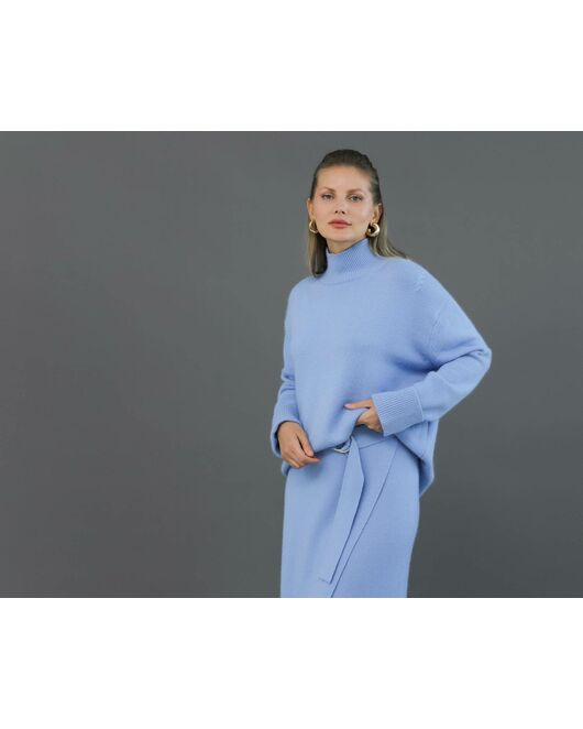 Свитер из шерсти с ангорой в васильковом цвете от ByME 