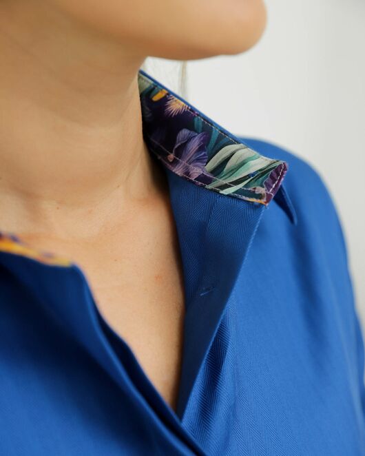 Рубашка хлопковая под запонки синяя с отделкой ирисы 8918 от byME 