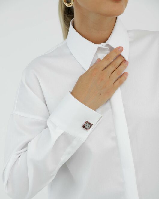 Рубашка хлопковая белая в прямом силуэте с универсальной манжетой 8931 от byME 