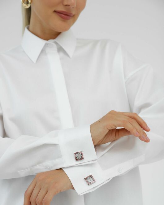 Рубашка хлопковая белая в прямом силуэте с универсальной манжетой 8931 от byME 