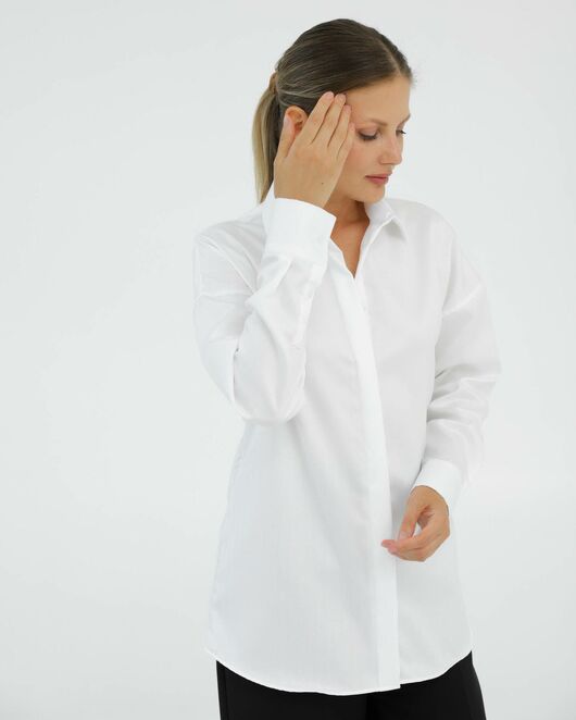 Рубашка хлопковая белая в прямом силуэте с универсальной манжетой 8931 от byME 