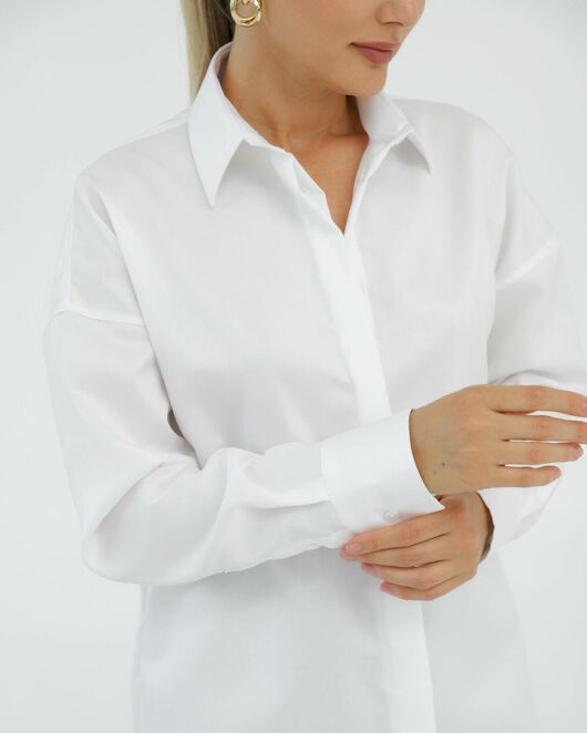 Рубашка хлопковая белая в прямом силуэте с универсальной манжетой 8931 от byME 