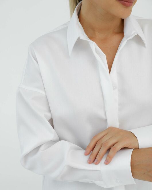 Рубашка хлопковая белая в прямом силуэте с универсальной манжетой 8931 от byME 