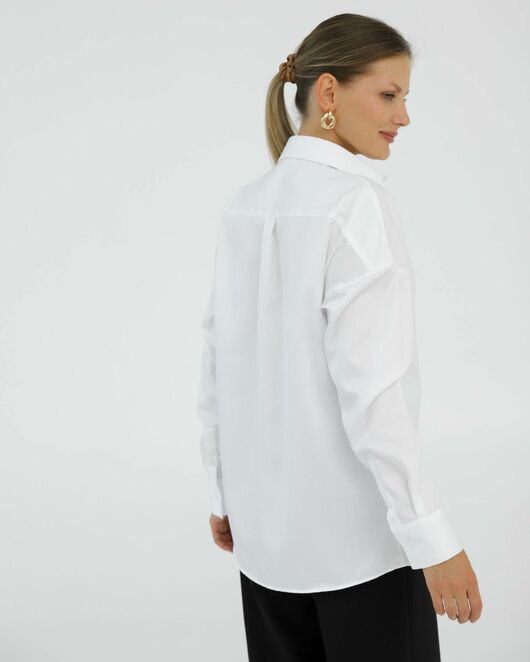 Рубашка хлопковая белая в прямом силуэте с универсальной манжетой 8931 от byME 