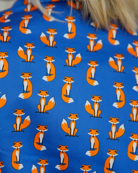 Рубашка хлопковая лисы на синем фоне под пуговицы 8873 от byME  Рубашка хлопковая лисы на синем фоне под пуговицы 8873 от byME