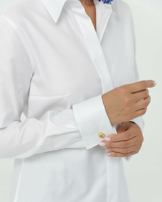 Женская рубашка из хлопка под запонки белая с отделкой гжель  8840 от byME 