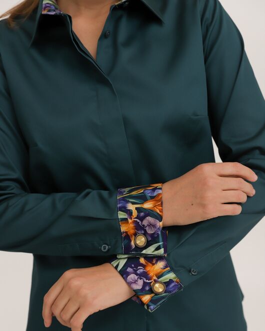 Рубашка хлопковая под запонки зеленая с отделкой ирисы 8919 от byME 