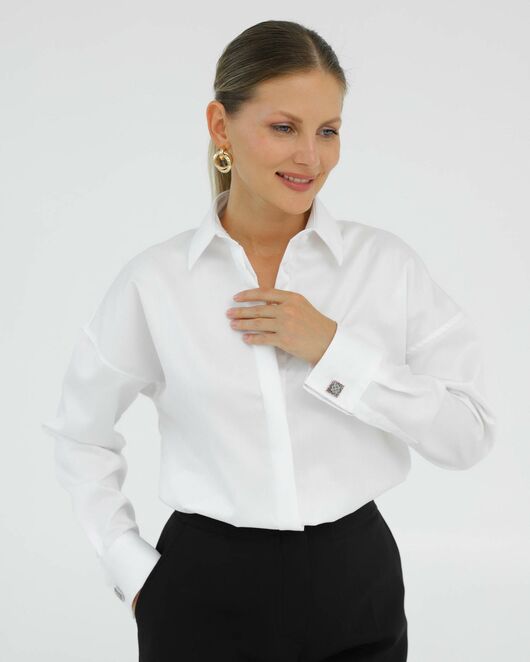 Рубашка хлопковая белая в прямом силуэте с универсальной манжетой 8931 от byME 
