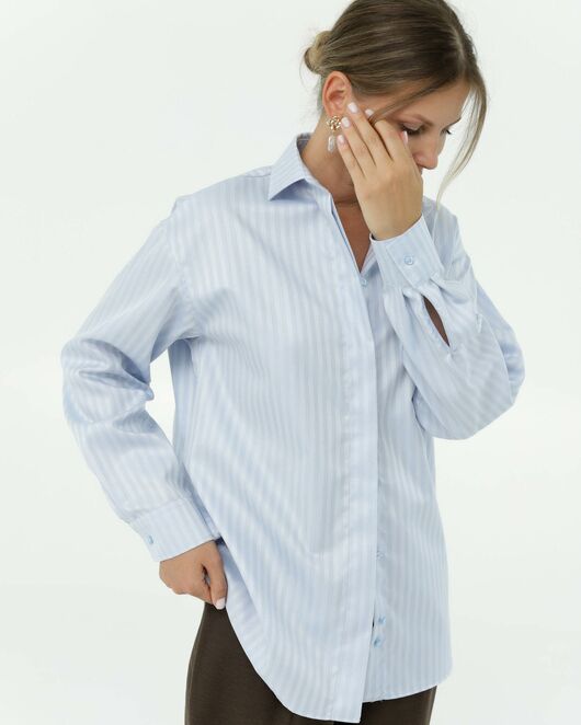 Женска рубашка из фактурного хлопка в голубом цвете  8861 от byME 