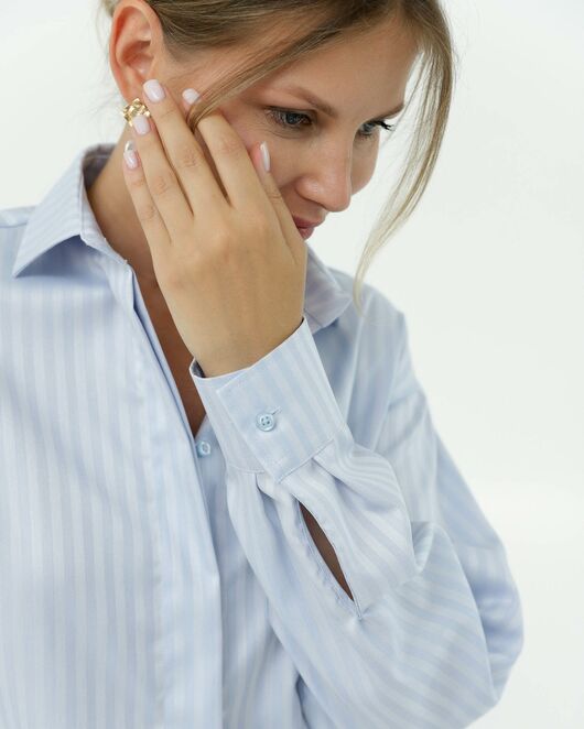 Женска рубашка из фактурного хлопка в голубом цвете  8861 от byME 