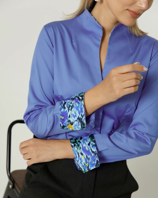 Женская рубашка под пуговицы воротник стойка лиловвая с отделкой  - 8650 от ByME 