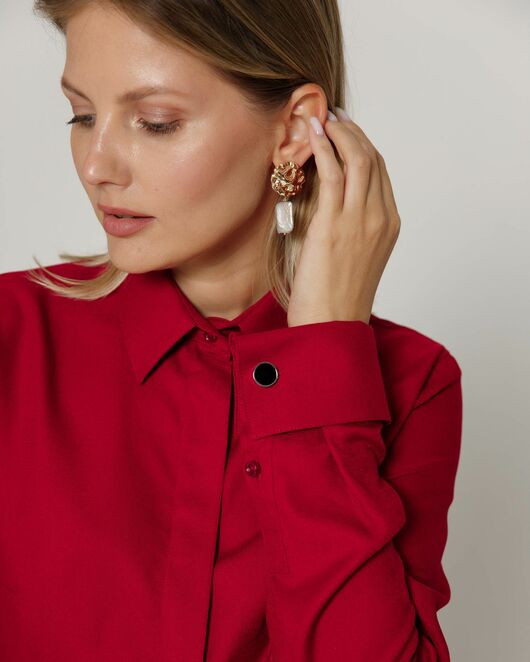 Женская рубашка под запонку из фактурной ткани бордовая- 8657 от byME 