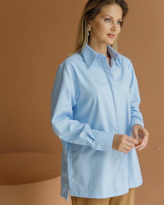 Женская рубашка с  пуговицами на боках голубая - 8408 от byME 
