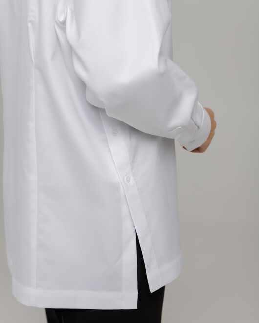 Рубашка хлопковая белая фактура елочка с пуговицами по бокам - 8959 от ByME 