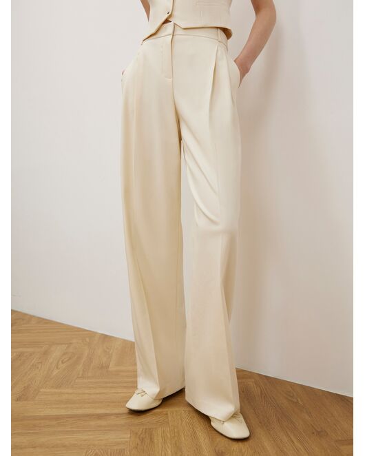 Брюки женские удлиненные  с защипами молочные от Calista 