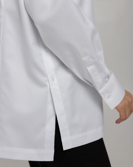 Рубашка хлопковая белая фактура елочка с пуговицами по бокам - 8959 от ByME 