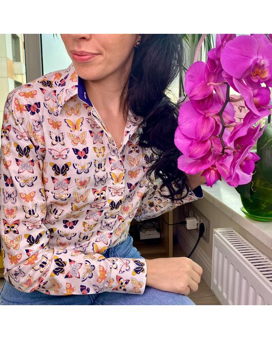 Женская рубашка  принт - бабочки, под пуговицы с супатной застежкой полуприталенная - 7813 от DoubleCuff 