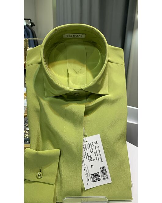 Рубашка шелковая зеленая прямом силуэте с универсальной манжетой  8937 от byME 