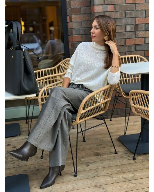 Джемпер из шерсти мериноса тонкой вязки белый фактурный от byME 