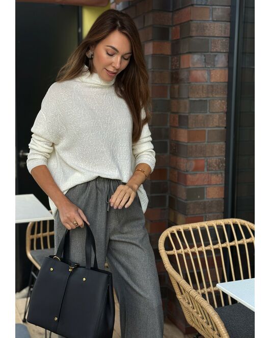 Джемпер из шерсти мериноса тонкой вязки белый фактурный от byME 