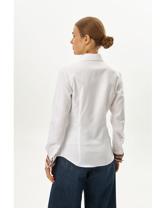 Женская рубашка из хлопка полуприталенная белая с отделкой-9064 от byME 