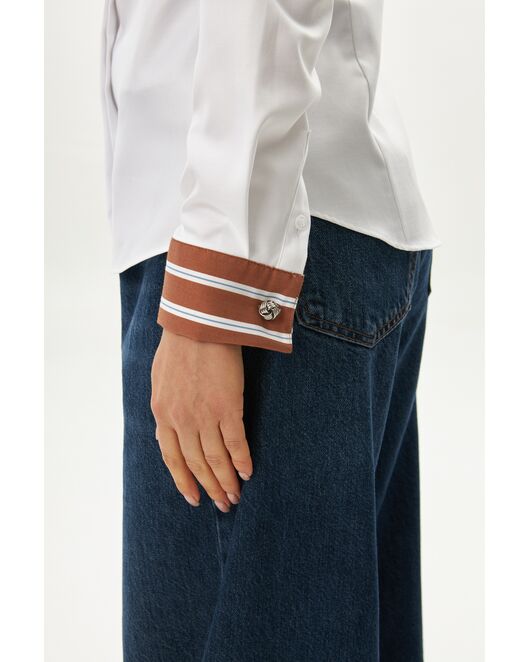 Женская рубашка из хлопка полуприталенная белая с отделкой-9064 от byME 