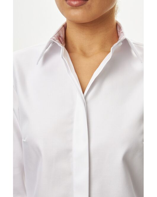 Женская рубашка из хлопка полуприталенная белая с отделкой-9065 от ByME 