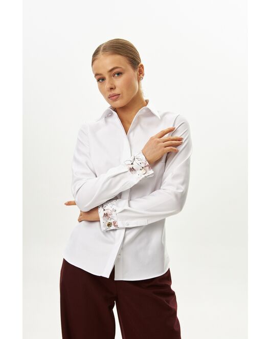 Женская рубашка из хлопка полуприталенная белая с отделкой-9066 от byME 