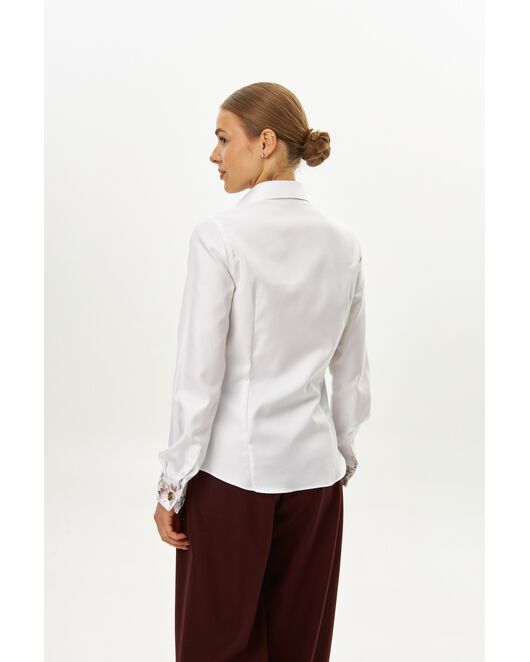 Женская рубашка из хлопка полуприталенная белая с отделкой-9066 от byME 