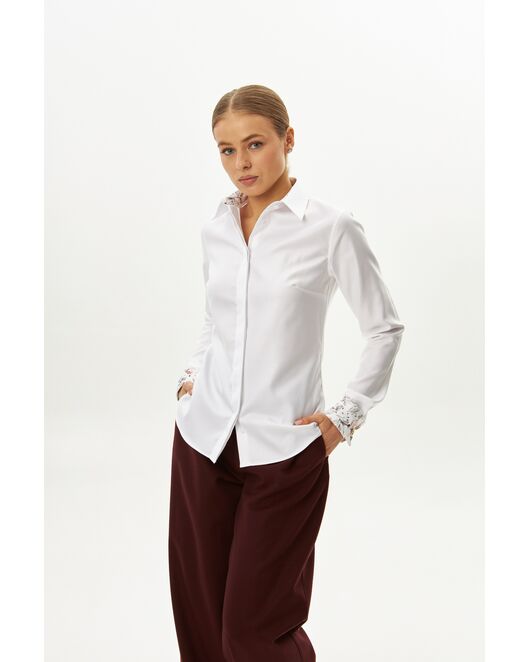 Женская рубашка из хлопка полуприталенная белая с отделкой-9066 от byME 