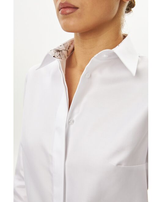 Женская рубашка из хлопка полуприталенная белая с отделкой-9066 от byME 