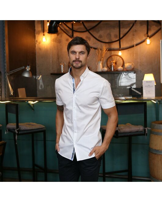 Приталенная мужская рубашка белая короткий рукав с контрастной вставкой - 7563 от DoubleCuff 