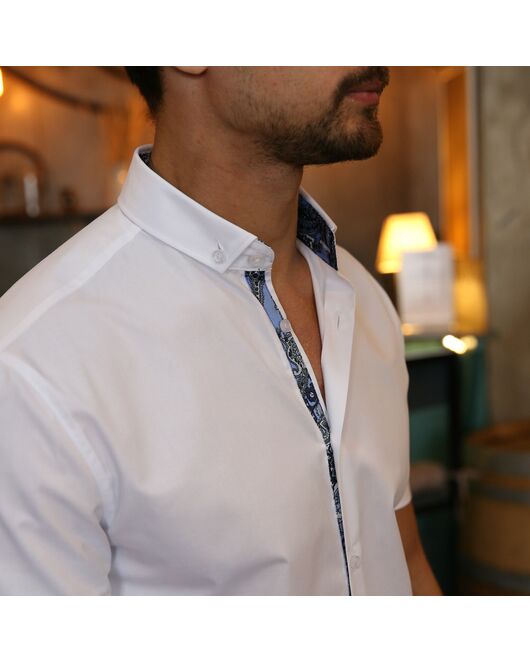 Приталенная мужская рубашка белая короткий рукав с контрастной вставкой - 7563 от DoubleCuff 