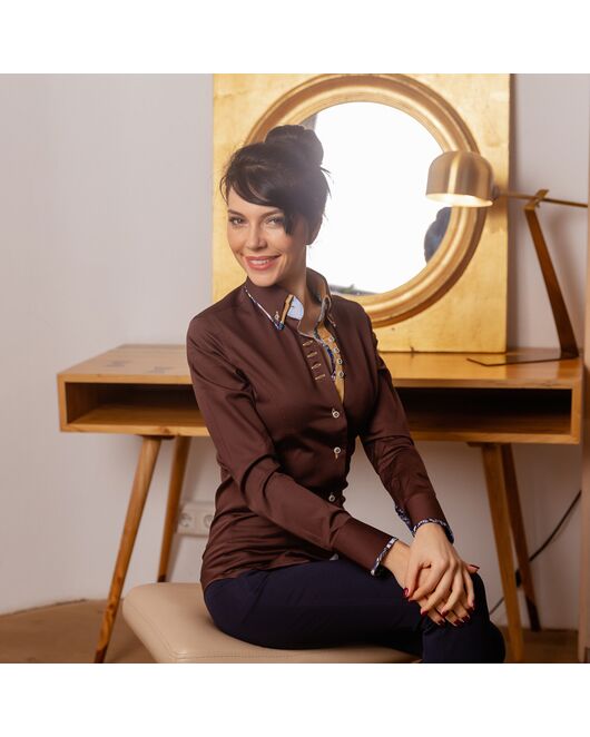 Приталенная женская рубашка на пуговицах коричневая с двойным воротом - 7512 от Tonelli 