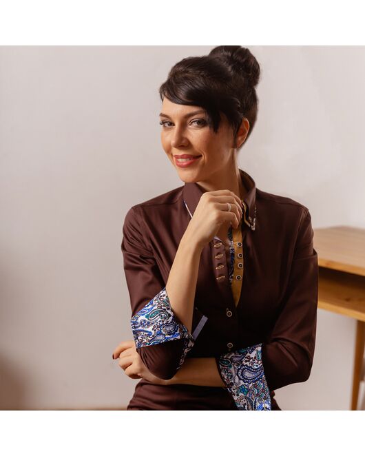 Приталенная женская рубашка на пуговицах коричневая с двойным воротом - 7512 от Tonelli 