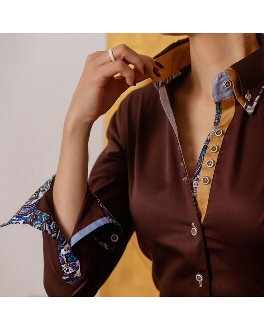 Приталенная женская рубашка на пуговицах коричневая с двойным воротом - 7512 от Tonelli 