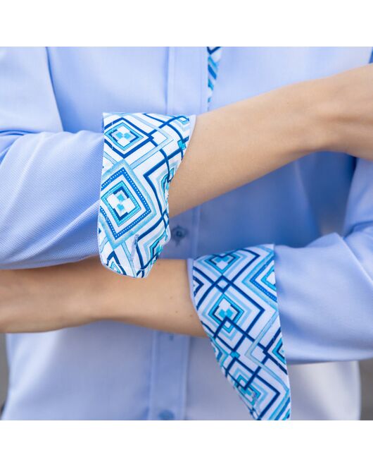 Женская рубашка под пуговицы голубого цвета с яркой отделкой - 7622 от DoubleCuff 