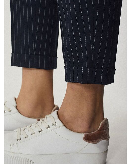 Укороченные брюки с защипами от byME 